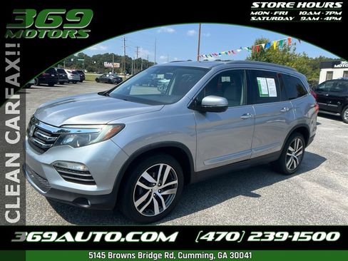 Used 2017 Honda Pilot Touring image 1