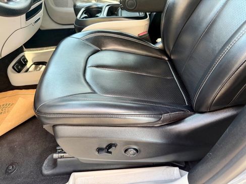 Used 2021 Chrysler Voyager Lxi FWD image 59