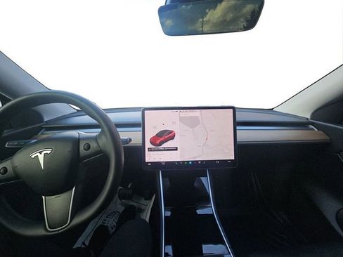 Used 2021 Tesla Model Y Long Range image 12