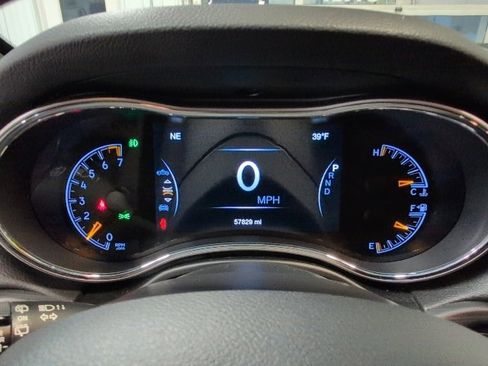 Used 2019 Jeep Grand Cherokee Altitude image 18