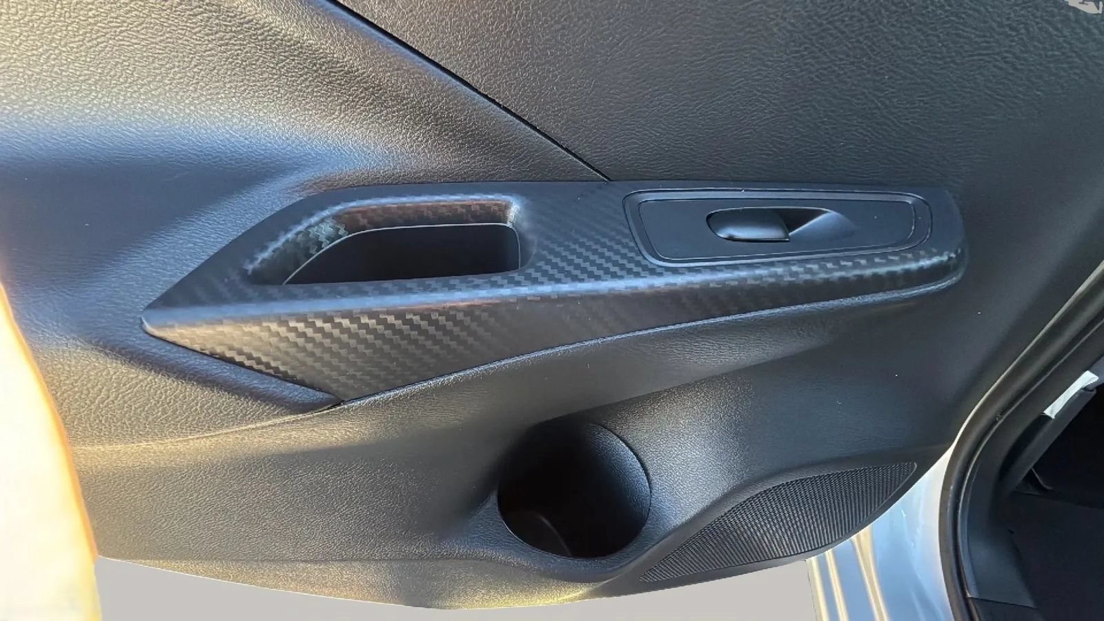 Used 2025 Nissan Versa S FWD image 32