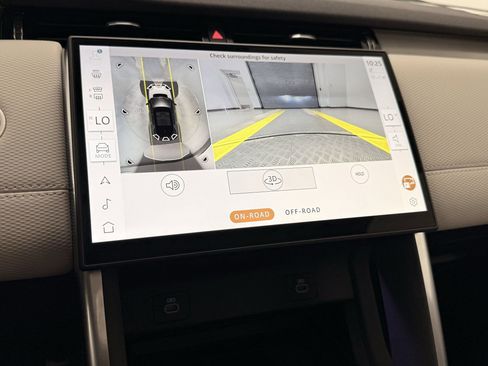 New 2025 Land Rover Discovery Sport Dynamic SE image 26