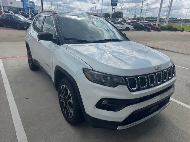 Used 2024 Jeep Compass Limited AWD/4WD image 3