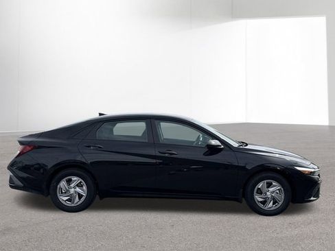 New 2026 Hyundai Elantra SE FWD image 31