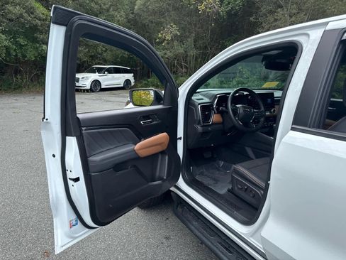 Used 2024 GMC Canyon AT4 w/ Canyon Safety Plus Package image 12