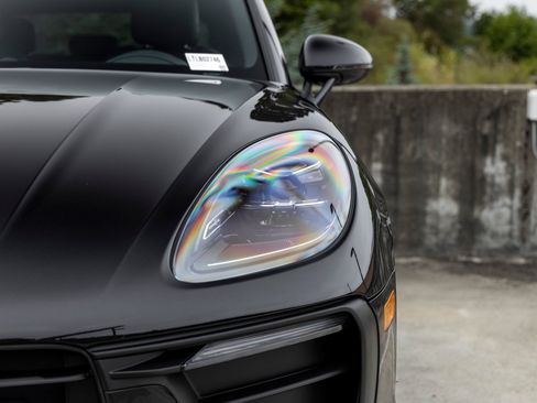 Certified 2026 Porsche Macan AWD/4WD image 18