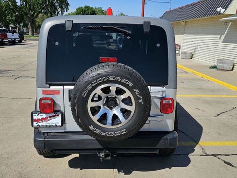 Used 2004 Jeep Wrangler SE AWD/4WD image 17