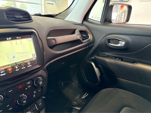 Used 2023 Jeep Renegade Latitude AWD/4WD image 33