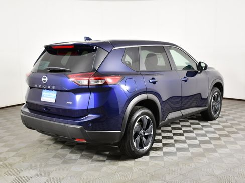 Used 2025 Nissan Rogue SV AWD/4WD image 6