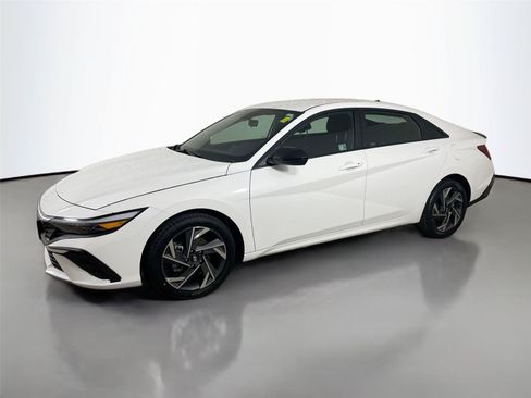 Used 2025 Hyundai Elantra Sport w/ Cargo Package FWD image 8