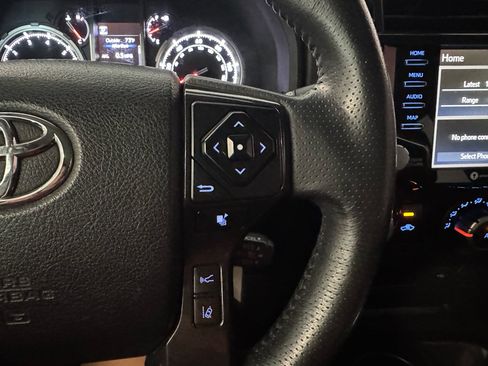 Used 2020 Toyota 4Runner TRD Off-Road AWD/4WD image 25