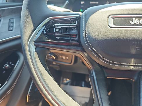 Used 2022 Jeep Grand Cherokee Overland AWD/4WD image 17