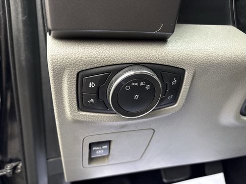 Used 2017 Ford F150 XLT image 6