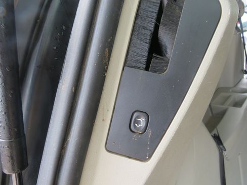 Used 2015 Chrysler Town & Country Touring image 22