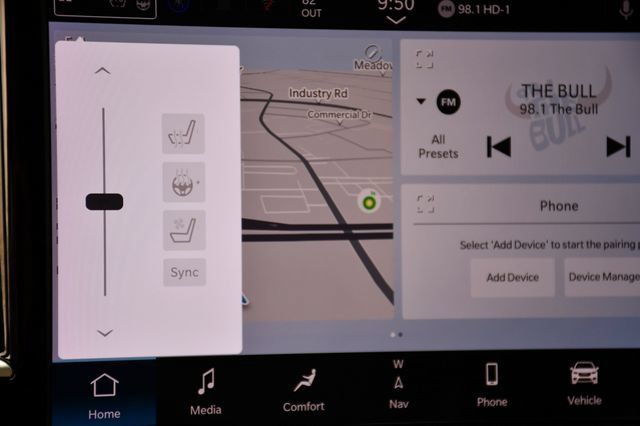 Used 2025 Chrysler Pacifica Limited FWD image 25