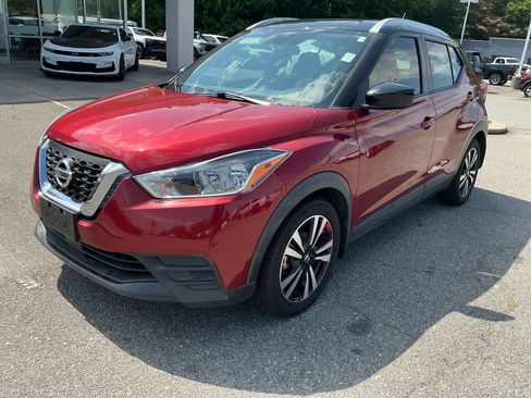 Used 2020 Nissan Kicks SV FWD image 1