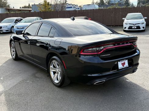 Used 2017 Dodge Charger SXT w/ Navigation & Travel Group image 5