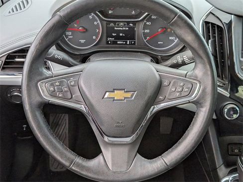 Used 2019 Chevrolet Cruze Premier image 11