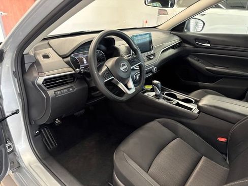 Used 2024 Nissan Altima 2.5 SV FWD image 23