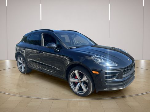 Certified 2024 Porsche Macan S AWD/4WD image 9