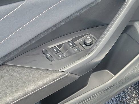 Certified 2025 Volkswagen Jetta SEL FWD image 17