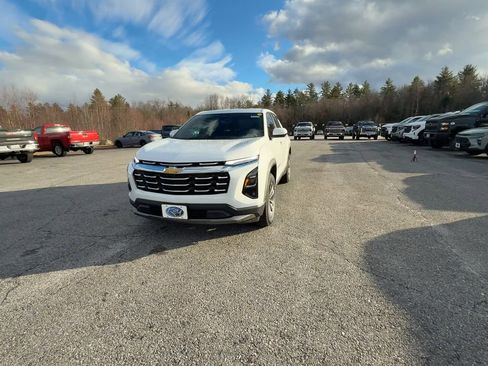 New 2025 Chevrolet Equinox LT w/ Safety and Technology Package image 37
