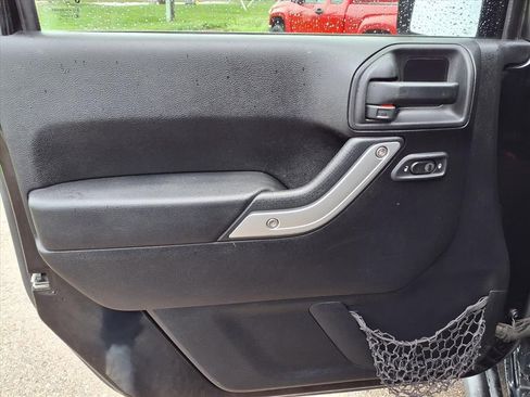 Used 2013 Jeep Wrangler Unlimited Sahara w/ Connectivity Group AWD/4WD image 14