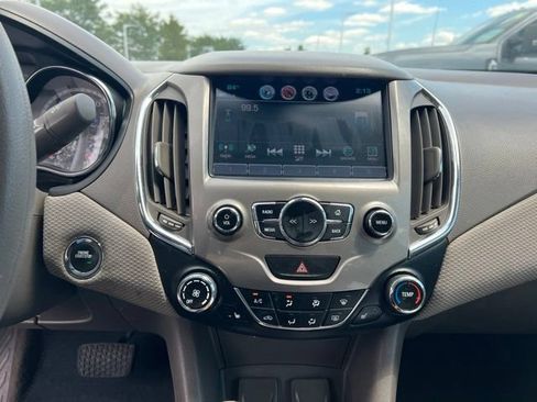 Used 2018 Chevrolet Cruze LT w/ Sun And Sound Package FWD image 16
