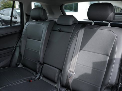 Used 2021 Volkswagen Tiguan SEL image 27