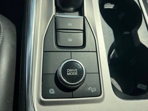 Used 2022 Ford Explorer XLT w/ Equipment Group 202A AWD/4WD image 22