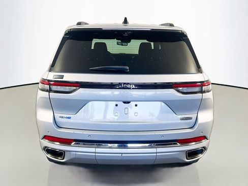Used 2022 Jeep Grand Cherokee Overland w/ Luxury Tech Group IV AWD/4WD image 7