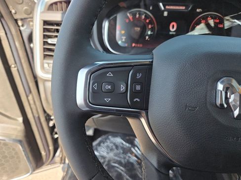 New 2026 RAM 2500 Laramie AWD/4WD image 17