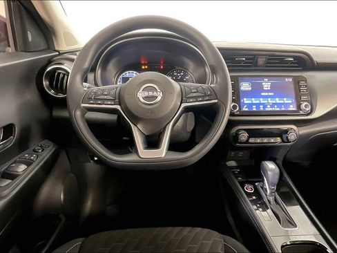 Used 2022 Nissan Kicks SV FWD image 6