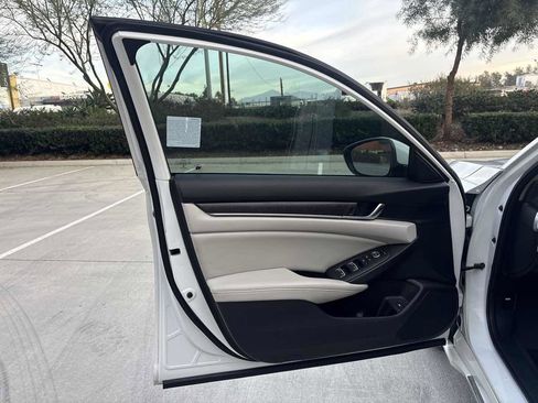 Used 2018 Honda Accord EX image 19