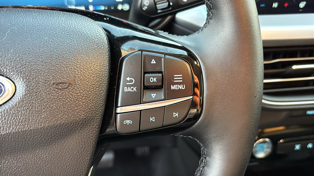Used 2025 Ford Escape Platinum AWD/4WD image 17