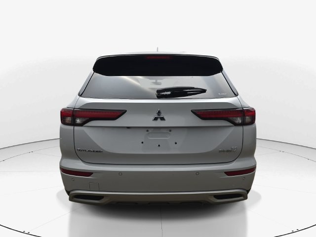 Used 2024 Mitsubishi Outlander 4WD Plug-In Hybrid image 7