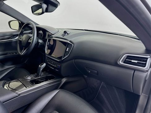 Used 2021 Maserati Ghibli S image 27