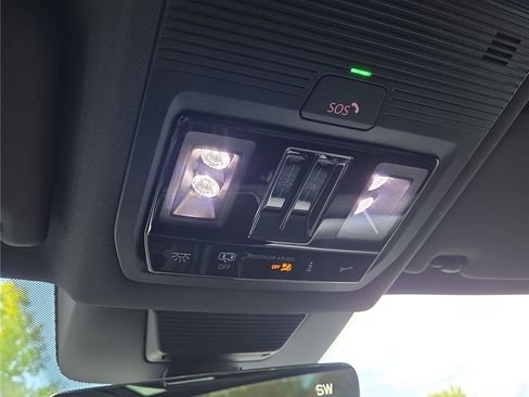 New 2025 Volkswagen Tiguan SE R-Line image 24