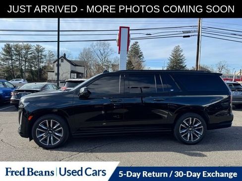 Used 2023 Cadillac Escalade ESV Sport w/ Touring Package image 4