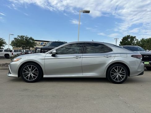 Used 2022 Toyota Camry XLE FWD image 2