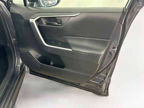 Used 2025 Toyota RAV4 LE FWD image 31