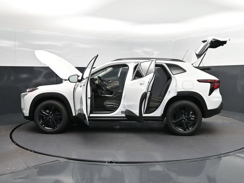New 2026 Chevrolet Trax ACTIV w/ Sunroof Package FWD image 45