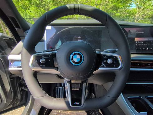 Used 2026 BMW i7 xDrive60 w/ Executive Package AWD/4WD image 25