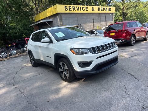 Used 2017 Jeep Compass Latitude w/ Popular Equipment Group AWD/4WD image 4