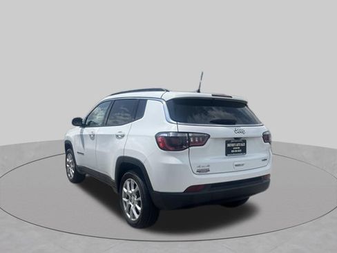 Used 2023 Jeep Compass Latitude AWD/4WD image 4