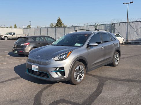 Used 2022 Kia Niro EX w/ Cold Weather Package FWD image 3