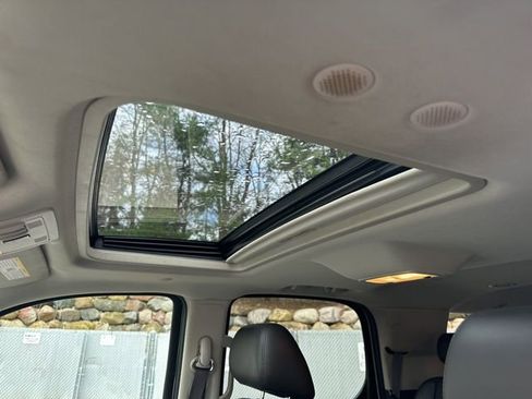Used 2010 Cadillac Escalade Luxury AWD/4WD image 21