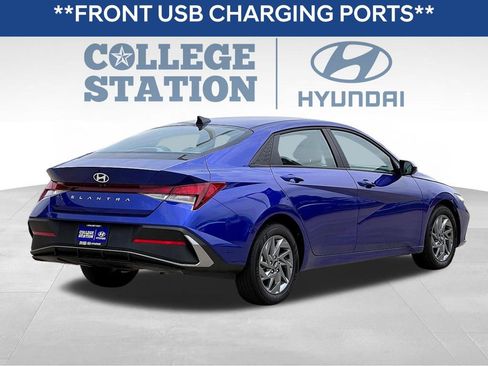 Used 2024 Hyundai Elantra SEL image 8