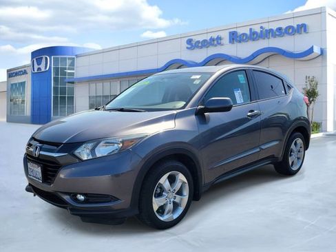 Used 2016 Honda HR-V LX image 2