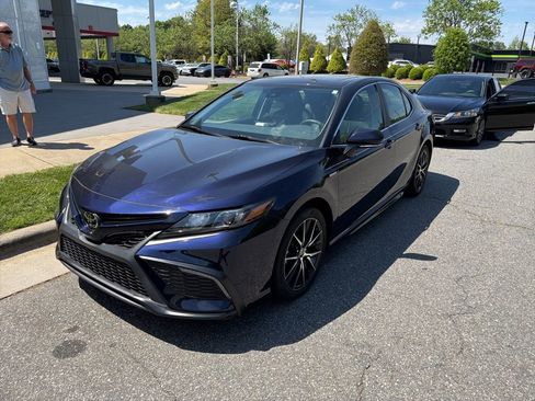 Used 2022 Toyota Camry SE w/ Audio Upgrade Package image 6